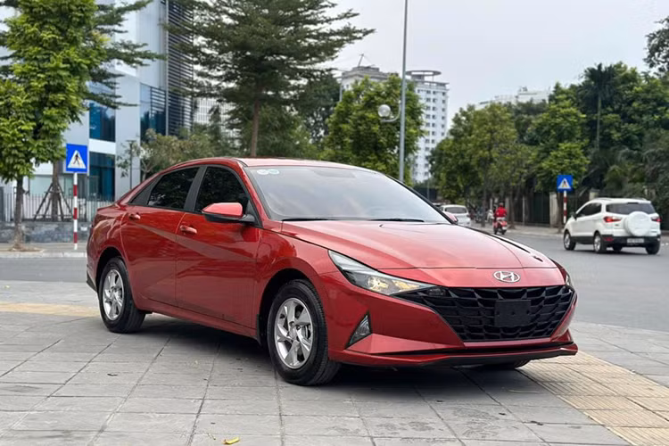 Hyundai Elantra VIN 2023 tai Viet Nam bat ngo giam 125 trieu dong