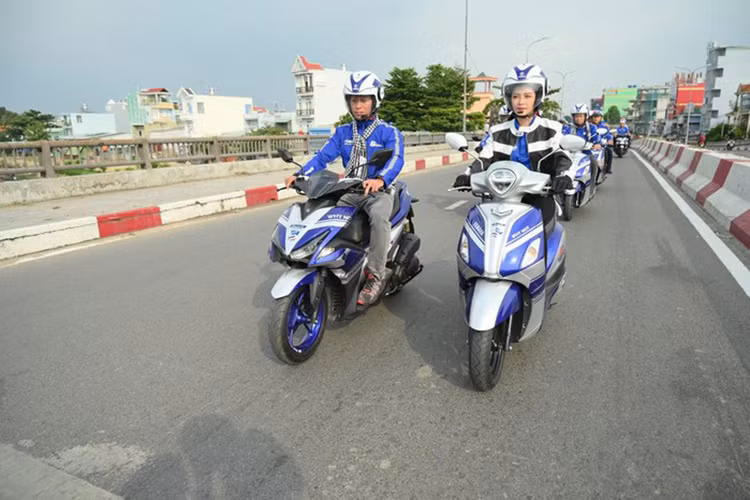 Chưa dừng lại ở đó, các tay lái trong hành trình phượt này còn được gặp gỡ 2 tay đua GP nổi tiếng: Valentino Rossi cùng Maverick Vinales. Ngoài ra các nghệ sĩ Việt Nam như Chi Pu, Chi Dân, Trịnh Thăng Bình cũng sẽ tham gia vào một số hành trình.