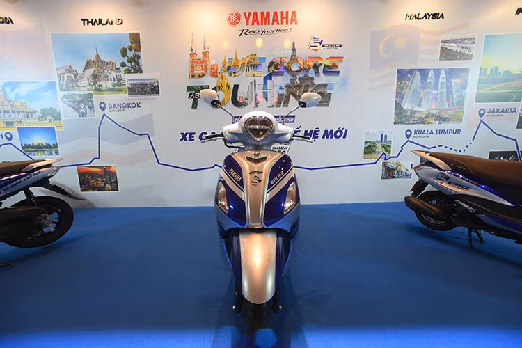 Từ năm 2014, động cơ Blue Core 125cc sử dụng hệ thống làm mát bằng không khí lần đầu tiên được ứng dụng trên dòng Grande mở đầu cho dấu ấn công nghệ mới trên xe tay ga Yamaha. Năm 2015 và 2016, Yamaha tiếp tục ứng dụng động cơ Blue Core thế hệ đầu lần lượt trên Acruzo và Janus.