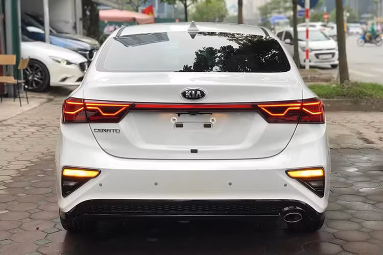 Những thông số trên Kia Cerato phiên bản nâng cấp mới này không đổi so với bản cũ với động cơ tương tự. Mẫu xe của Kia có hộp số sàn 6 cấp lắp trên bản 1.6 MT, trong khi các bản còn lại sử dụng hộp số tự động 6 cấp. Xe có ba chế độ lái gồm Comfort, Eco và Sport.