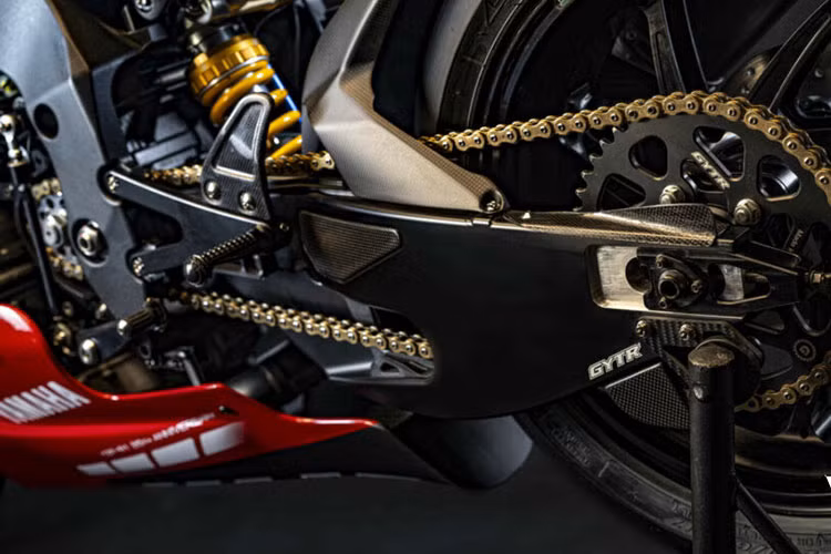 Yamaha chưa công bố thông số kỹ thuật về động cơ của chiếc siêu môtô YZF-R1 GYTR phiên bản giới hạn này. Được biết, Yamaha YZF-R1 bản tiêu chuẩn sử dụng khối động cơ 4 xy-lanh 988 phân khối.