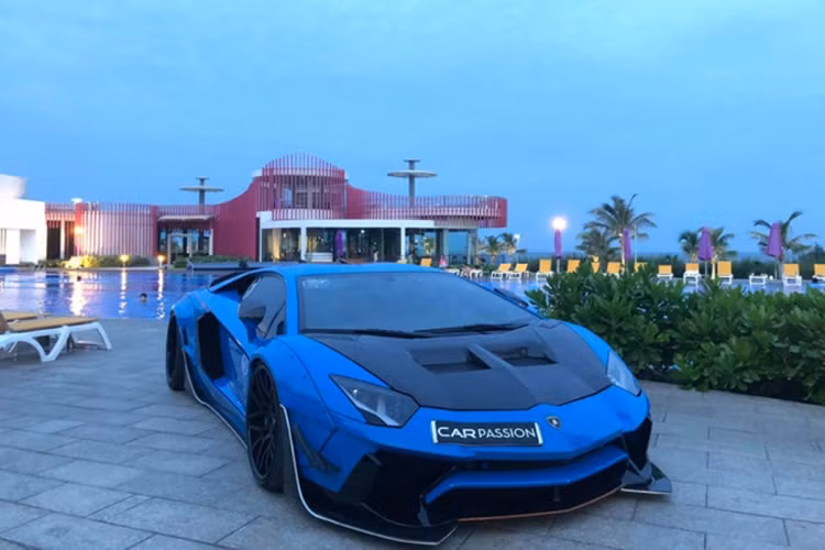 Lamborghini Aventador LP700-4 độ Liberty Walk của đại gia Vũng Tàu. 