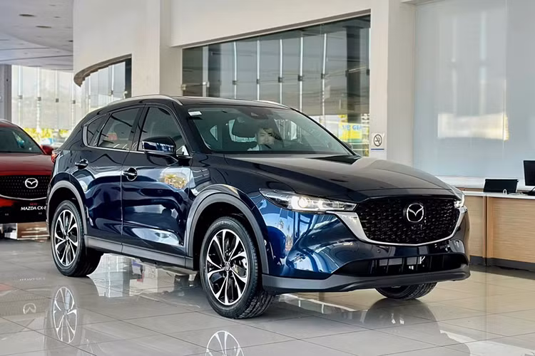 Nằm ở vị trí thứ 8 là Mazda CX-5 với doanh số đạt 800 xe, giảm 12% so với tháng 3, nhưng vẫn là sản phẩm số 1 ở phân khúc SUV cỡ C.