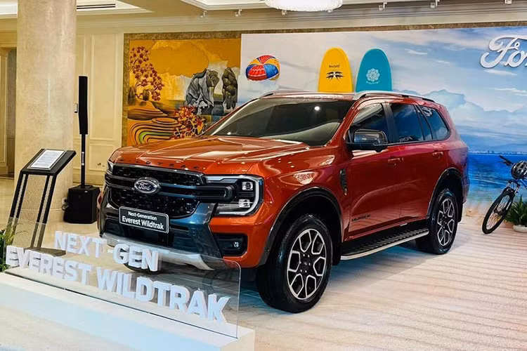 Kế sau Mazda CX-5 là mẫu xe SUV Ford Everest với kết quả bán hàng đạt 766 xe, giảm gần 15%. Hiện đây là mẫu xe nắm giữ tới 60% thị phần của toàn thị trường trong phân khúc SUV 7 chỗ hạng trung.