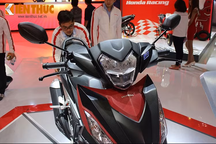 Cũng giống như đối thủ Yamaha Exciter, Honda Winner 150 sử dụng giảm sóc trước song song, giảm sóc sau monoshock. Yên xe thiết kế thuôn dài và dốc về phía trước, đuôi xe vuốt cao mang kiểu dáng thể thao cá tính.