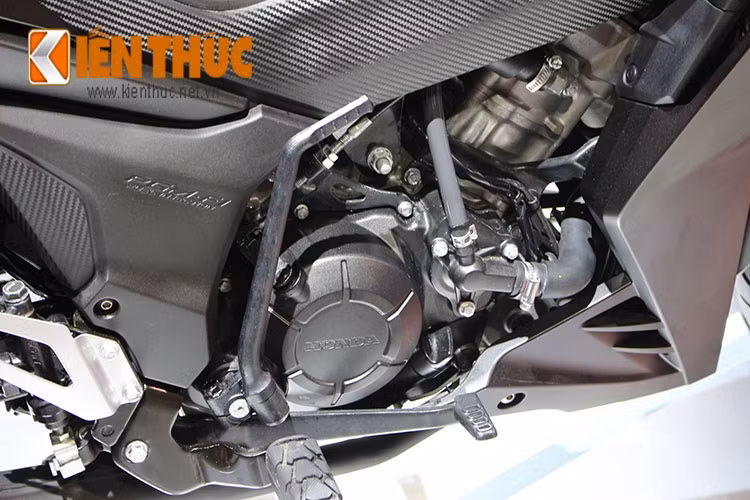 Là đối thủ trực tiếp của người đồng hương đến từ Nhật Bản Yamaha Exciter trong phân khúc xe côn tay underbone sử dụng động cơ 150 phân khối, động cơ của Winner 150 là cam đôi DOHC kết hợp hệ thống phun xăng điện tử PGM-FI.