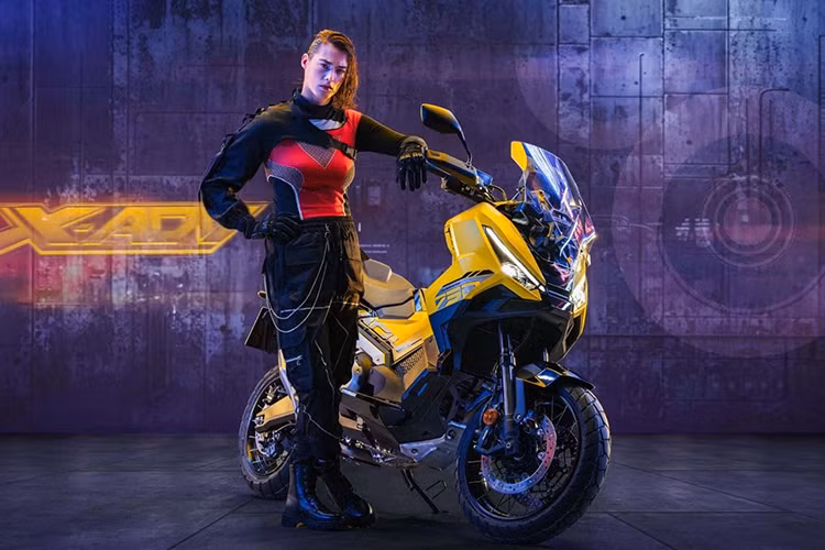 Mẫu xe tay ga Honda X-ADV 2025 mới đã chính thức ra mắt, mang đến một mẫu xe ga thể thao đa dụng (SUV) cao cấp mạnh mẽ nhất trong phân khúc, sẵn sàng mở ra những cuộc phiêu lưu bất ngờ. 