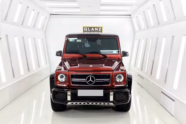Cơn sốt "ông vua địa hình" Mercedes-AMG G63 Edition 1 mới đang lan truyền tại Việt Nam với 4 chiếc đã được các công ty nhập khẩu tư nhân đưa về nước. Dự kiến đến hết năm 2018, sẽ có ít nhất 5 chiếc G63 Edition 1 khác sẽ được khui công do các địa gia Việt rất yêu tích dòng xe địa hình hạng sang này.