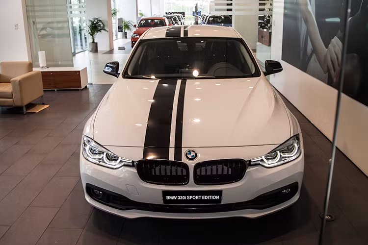 BMW 320i ban the thao gia 1,67 ty dong tai Viet Nam