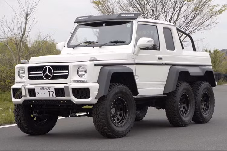 Biến những chiếc ôtô bình dân thành siêu xe như Lamborghini, Ferrari hay Bugatti vốn đã không còn là chuyện lạ trên thế giới. Thế nhưng, 12 sinh viên đến từ trường Kỹ thuật ôtô Nihon (NATS) tại Nhật Bản lại quyết định tự chế "hàng khủng" là một chiếc xe Mercedes-AMG G63 6x6.