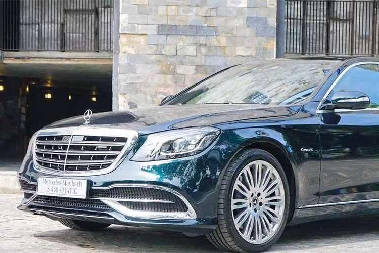Đây là dòng xe nâng cấp và cải tiến facelift của mẫu xe hạng sang Mercedes-Maybach S400 4MATIC từng bán ra tại thị trường trước đó của Mercedes-Benz tại Việt Nam. Theo đó chiếc xe sang mới này được cải tiến ngoại hình, nội thất và điều chỉnh khả năng vận hành mạnh mẽ hơn.