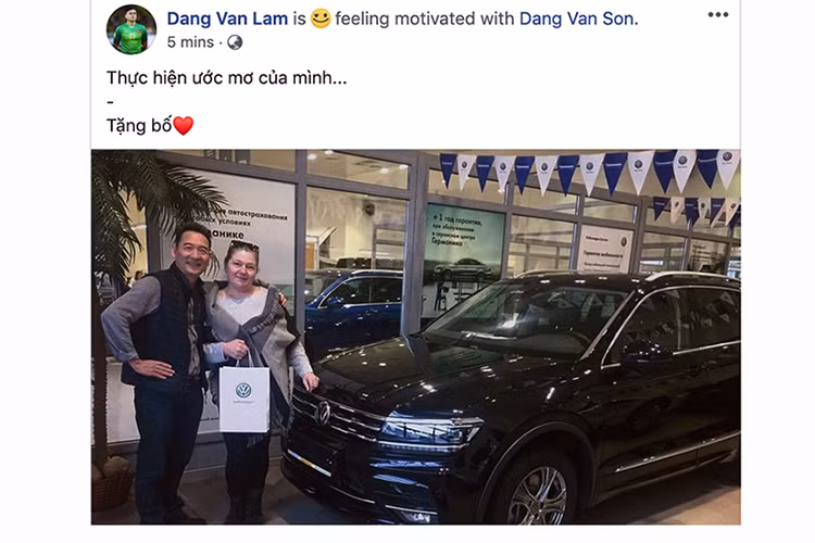 Chiếc xe Volkswagen Tiguan của Lâm Tây (Đặng Văn Lâm) mua tặng cho Bố của mình thuộc phiên bản mới nhất. Được biết, sau 9 năm kể từ khi về Việt Nam lập nghiệp, Lâm mới có thể thực hiện được ước mơ này.