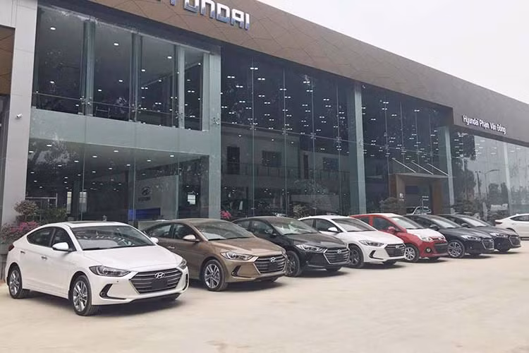 Năm nay do tết Nguyên đán đến sớm hơn, nên so với tháng 1 năm ngoái doanh số bán hàng của toàn thị trường ôtô Việt sụt giảm mạnh - 52%, theo thống kê của các thành viên VAMA. Tuy vậy, một số dòng xe vẫn duy trì được số lượng bán ra, đặc biệt là các dòng xe dành cho việc kinh doanh vận tải như Hyundai Grand i10, Toyota Vios hay Mitsubishi Xpander.