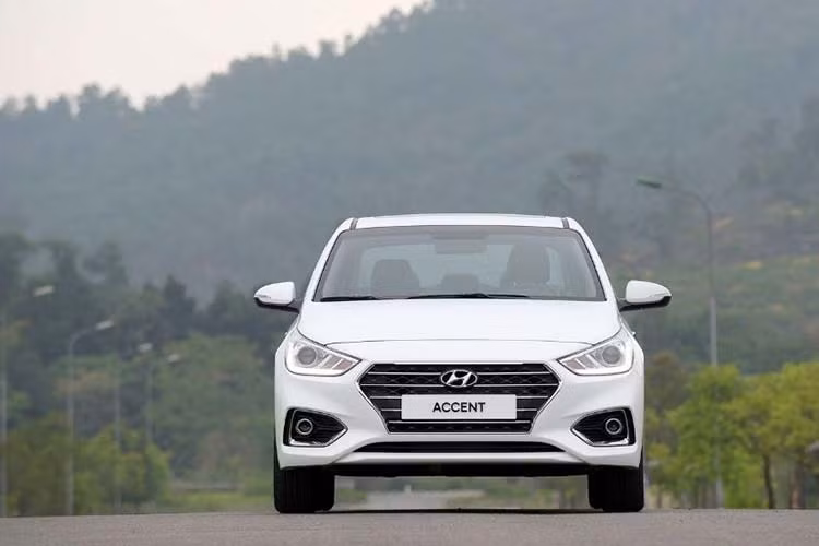 Đáng quan tâm, trong tháng 1/2020, các mẫu xe của thương hiệu Hyundai giành được nhiều ưu ái của người tiêu dùng nhất. Có tới 4/10 mẫu xe góp mặt trong danh sách 10 mẫu xe bán nhiều nhất tháng. Đáng chú ý là mẫu xe sedan Hyundai Accent đạt doanh số cao nhất với 1.733 xe, vươn lên trở thành mẫu xe bán chạy nhất Việt Nam, xếp trên 2 cái tên lớn là Toyota Vios và Mitsubishi Xpander.