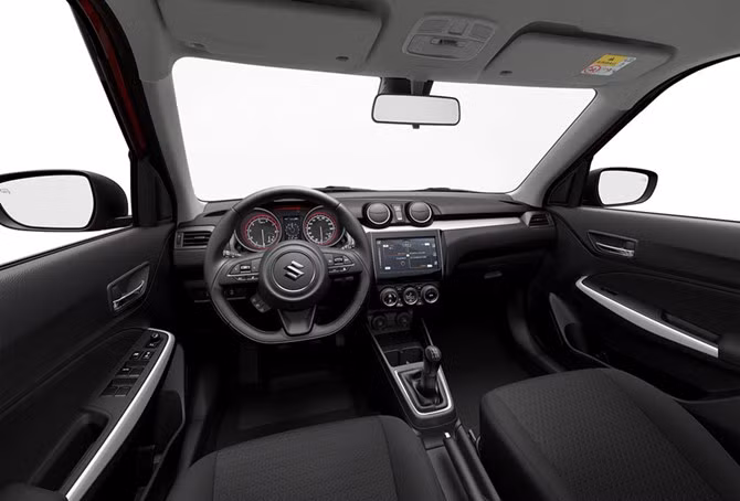 Bước sang thế hệ mới, Suzuki Swift bổ sung thêm công nghệ, tính năng giải trí. Cụ thể, trang bị tiêu chuẩn trên phiên bản sử dụng động cơ 1.2 lít, gồm có: vô lăng bọc da, LED chạy ban ngày, cửa sổ phía trước chỉnh điện, mâm xe 15 inch và hệ thống giải trí tích hợp radio, kết nối Bluetooth và dàn âm thanh 4 loa.