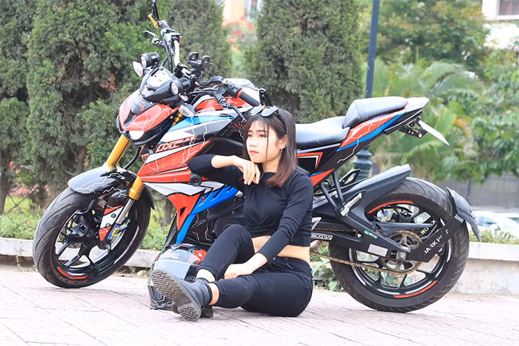 Cung cấp sức mạnh cho xe đến từ khối động cơ SOHC, phun xăng điện tử, 4 thì, 4 van, xi-lanh đơn, dung tích 149,8 phân khối, được làm mát bằng dung dịch, sản sinh công suất tối đa 16 mã lực tại 8.500 vòng/phút và mô-men xoắn cực đại 14,3 Nm ở 7.500 vòng/phút, đi kèm hộp số 6 cấp.