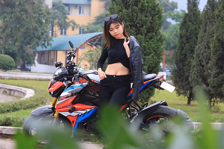 Vốn đã có kiểu dáng nguyên bản phong cách streetfighter khá "ngầu", những chiếc TFX150 càng trở nên hấp dẫn hơn khi được người chơi xe độ lại với các kiểu dáng khác nhau. Chiếc xe trong bài viết này cũng không ngoại lệ khi được chủ nhân "làm mới" theo phong cách Kawasaki Z1000.