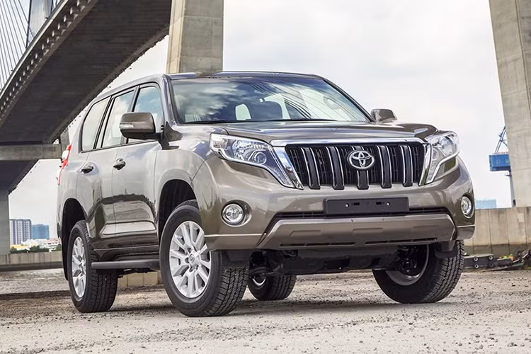 Ngoài Avanza, Toyota Land Cruiser Prado tiếp tục là một mẫu xe của thương hiệu Nhật Bản có tình hình kinh doanh ế ẩm tại Việt Nam. Trong tháng 4/2020, chỉ có 7 xe Land Cruiser Prado được bàn giao tới khách hàng và cộng dồn 4 tháng đầu năm đạt 96 xe bán ra. Với mức giá bán khá “chát”, ở mức hơn 2 tỷ đồng, rõ ràng Toyota Land Cruiser Prado không phải là dòng xe phổ biến dễ bán tại thị trường Việt.