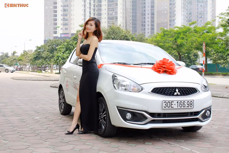 Cụ thế, tại thị trường ôtô Việt các dòng xe đang có mặt của Mitsubishi hiện đã giảm nhất tính từ hồi đầu năm 2017 đến nay. Đầu tiên phải kể đến mẫu xe cỡ nhỏ Mitsubishi Mirage phiên bản MT giá từ 448 triệu đồng xuống còn 388 triệu đồng (ngang bằng các dòng xe cỡ nhỏ giá rẻ nhất hiện nay như Hyundai i10, Kia Morning hay Chevrolet Spark). Phiên bản CVT giá từ 523 triệu đồng xuống 458 triệu đồng.