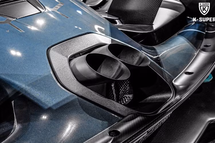 Siêu xe McLaren Senna GTR được trang bị động cơ V8, dung tích 4.0L tăng áp kép tương tự phiên bản tiêu chuẩn nhưng đã được tinh chỉnh để mang lại công suất 814 mã lực và 800 Nm mô-men xoắn. 