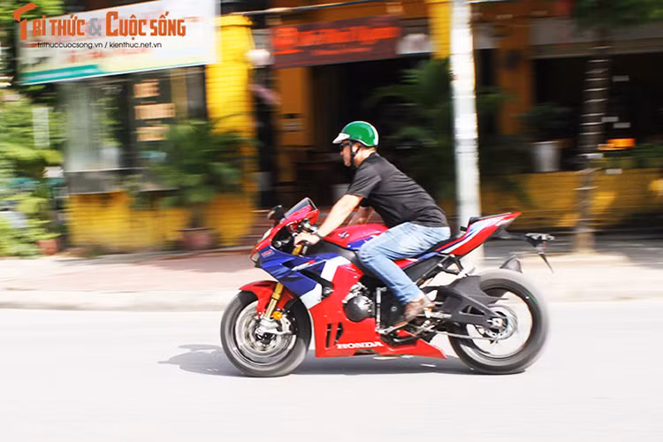 Honda CBR1000RR-R tien ty tai Viet Nam 