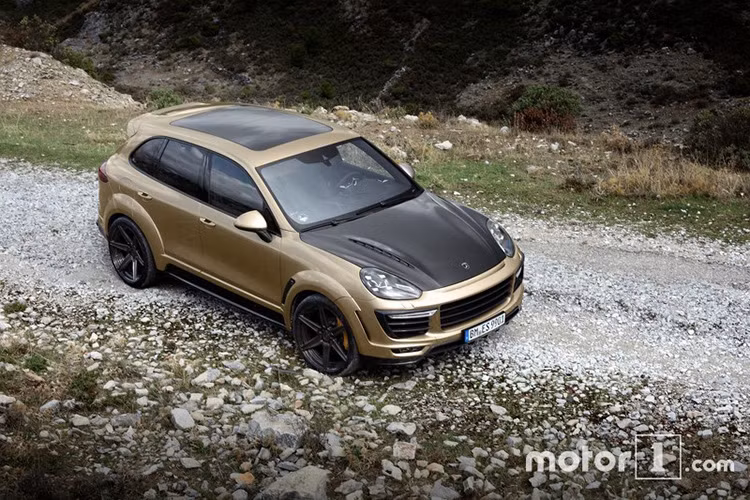 Porsche Cayenne sở hữu kích thước tổng thể dài x rộng x cao tương ứng 4.855 x 1.939 x 1.705 (mm) chiều dài cơ sở của xe đạt 2.895 mm.