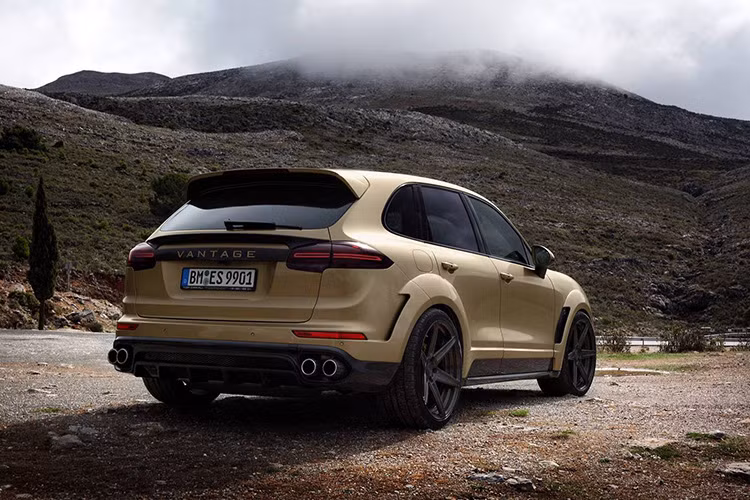 Vantage Cayenne được trang bị bộ la-zăng 6 chấu của ADV.1, cánh gió bên được mở rộng cùng với hốc bánh trước và sau được làm gồ lên và phía sau nổi bật với bộ tản gió làm từ sợi carbon.