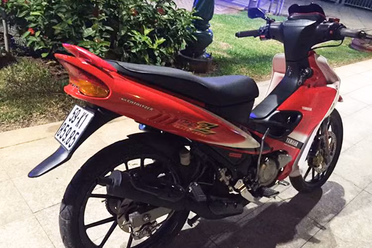 Do dải mô-men xoắn ngắn đặc trưng của động cơ 2 kỳ nên chiếc xe được trang bị hộp số tới 6 cấp (1 tiến, 2 - 3 - 4 -5 -6 móc). Với động cơ mạnh mẽ, Z125 đã được sử dụng làm xe đua chính thức cho các giải chuyên nghiệp và bán chuyên ở Malaysia trong nhiều năm liền, cho tới khi dòng Exciter xuất hiện.