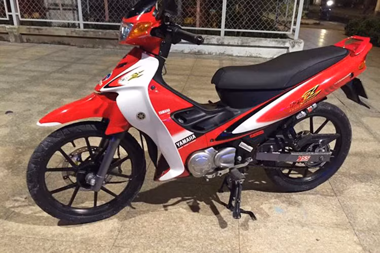 Từng "làm mưa làm gió" trên phố Việt vào cuối thập niên 90, mẫu xế nổ Yamaha Z125 2 kỳ hiện vẫn còn được sản xuất tại Malaysia với phiên bản ZR. Tuy nhiên tại thị trường Việt Nam, những phiên bản đời cũ nguyên bản hiện vẫn được dân chơi xe săn lùng và sưu tầm.