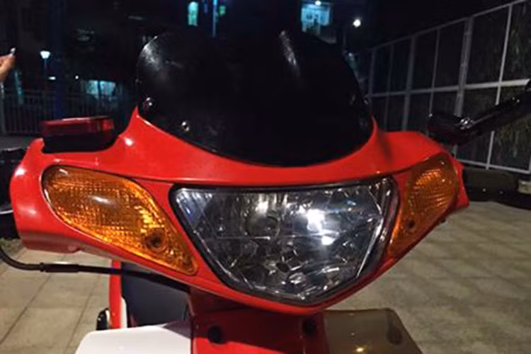 Yamaha Z125 thuộc dòng xe 2 kỳ của hãng xe Nhật Bản, được ra mắt lần đầu vào năm 1998 để thay thế cho dòng Y110SS trước đó. Tại Việt Nam, chiếc xe thường được dân chơi gọi với những cái tên thân mật là Ya Z hay Ya "cá mập", do đuôi sau đúc thành hình mang cá mập.