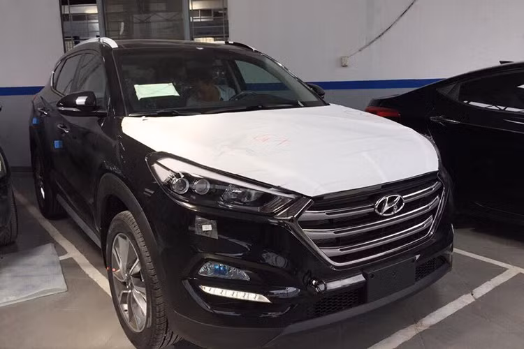 Tại thị trường Mỹ, Tucson 2017 sẽ được bán với giá khởi điểm từ 22.700 USD (tương đương 506 triệu đồng) và đạt cao nhất với phiên bản Tucson Limited AWD, có giá 31.175 USD (695 triệu đồng). Hiện mãu xe này chưa có giá chính thức tại thị trường Việt Nam, tuy nhiên theo tìm hiểu nó sẽ không thay đổi nhiều so với bản cũ và được bảo hành 3 năm hoặc 100.000km tuỳ điều kiện nào đến trước.