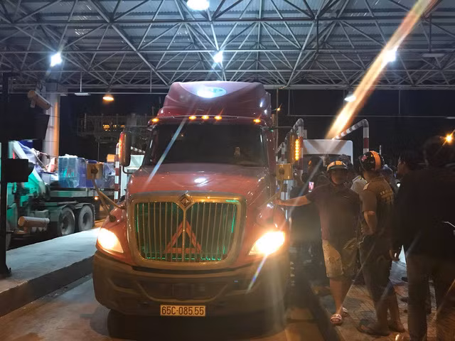 Xe của tài xế Lâm Phước Thọ đứng tại trạm khoảng hơn 10 phút..