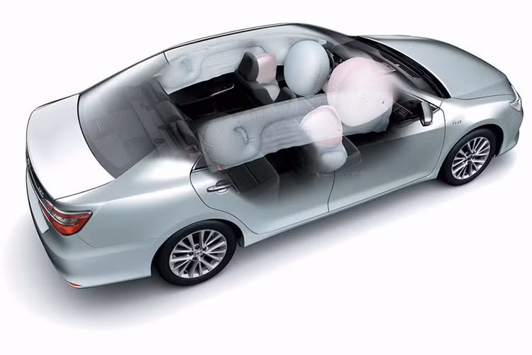 Cảm biến góc giúp xác định vật cản khuất tầm nhìn, phát tín hiệu cảnh báo hỗ trợ người điều khiển đánh lái phù hợp để lùi hoặc đỗ xe an toàn. Một thay đổi nhỏ khác về mức tiêu hao nhiên liệu của xe là mức tiêu hao nhiên liệu trên đường cao tốc của xe tăng từ 5,7 lên 5,8 lít/100 km, do đó mức hỗn hợp cũng tăng từ 7,3 lít lên 7,4 lít/100 km.