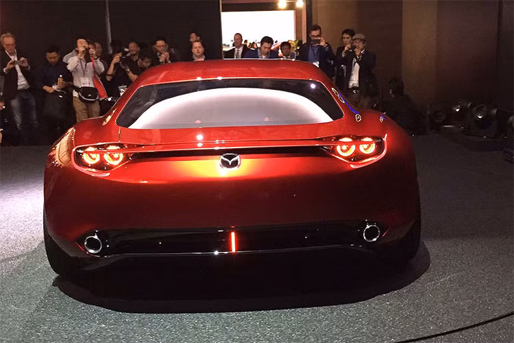 Không có hình ảnh về nội thất của xe nhưng Mazda RX-9 đời mới rất có thể sẽ mang triết lý Jinba Ittai (Người và xe là một; Jin – Nhân, Ba – Mã và Ittai – Hợp nhất), triết lí này được tạo ra không chỉ đơn thuần là những cỗ máy, mà có thể thấu hiểu và hỗ trợ người lái như một vật thể sống.