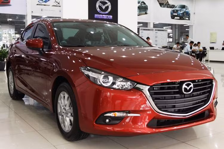 Cũng trong tháng 8, toàn bộ các phiên bản Mazda3 sedan dù 1.5 hay 2.0L cùng được giảm 20 triệu đồng, trong khi bản hatchback giảm 30 triệu đồng. Hiện tại, Mazda3 không chỉ là mẫu xe Mazda bán chạy nhất nửa đầu năm 2019 mà còn là mẫu sedan hạng C bán chạy nhất tại Việt Nam với hơn 6.600 xe bán ra, vượt xa Honda Civic, Toyota Corolla Altis hay cả Kia Cerato.