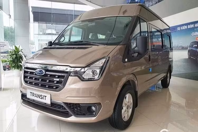 Ford Viet Nam trieu hoi gan 2.000 xe Transit 2023