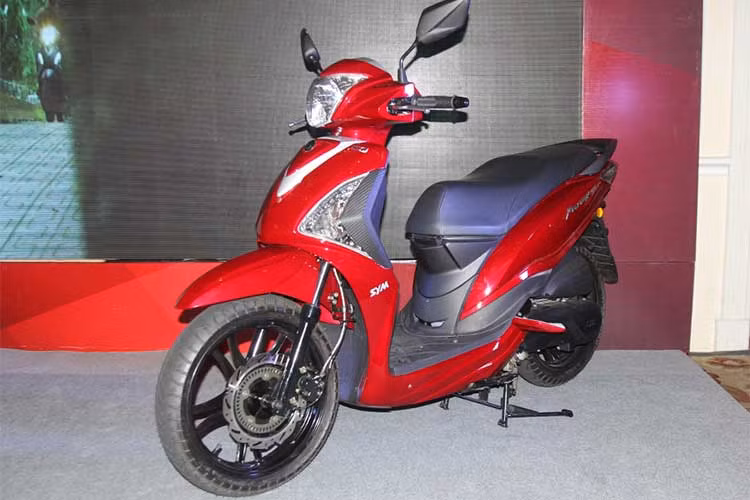 Fancy 125 được hãng xe máy SYM thiết kế nhỏ gọn và đơn giản từ đầu cho đến đuôi xe. Chiều cao của xe khá thấp phù hợp với phụ nữ Việt Nam.