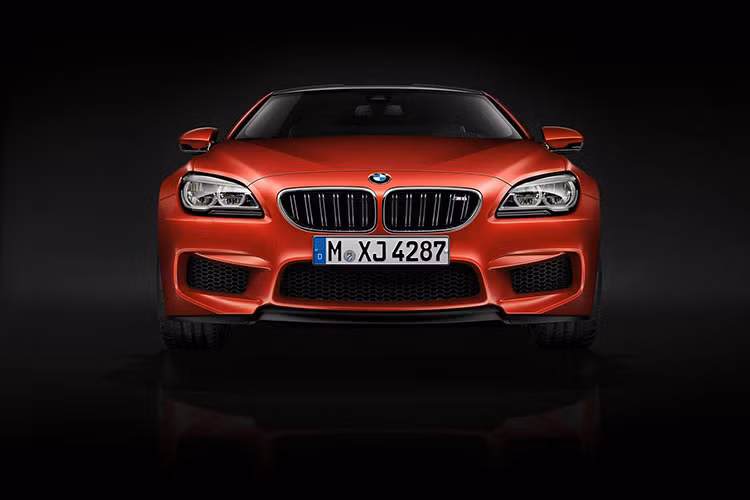 Điều gây ấn tượng trên M6 Competition 2016 là động cơ V8 turbo 4.4L nay đã được nâng công suất lên từ 575 mã lực lên 600 mã lực.