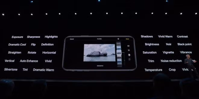 Phone 11 sẽ có khả năng chỉnh sửa ảnh và video mạnh mẽ. Apple vừa bổ sung nhiều trình chỉnh sửa trên iOS 13. Người dùng dễ dàng chỉnh độ sắc nét, màu sắc, độ tương phản hay thêm bộ lọc hình ảnh. Đáng chú ý, đây là lần đầu tiên các trình chỉnh sửa áp dụng cho video, bạn có thể thay đổi tỷ lệ khung hình, xoay ngang dọc. Ảnh: Apple.