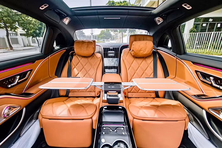 Mercedes-Maybach S680 2022 sở hữu khối động cơ V12 6.0L Twin-Turbo kết hợp cùng công nghệ Mild-hybrid EQ Boost, sản sinh công suất tối đa lên tới 621 mã lực, mô-men xoắn cực đại 1.000 Nm, hộp số 9 cấp thế hệ mới nhất cùng với hệ thống dẫn động 4 bánh.