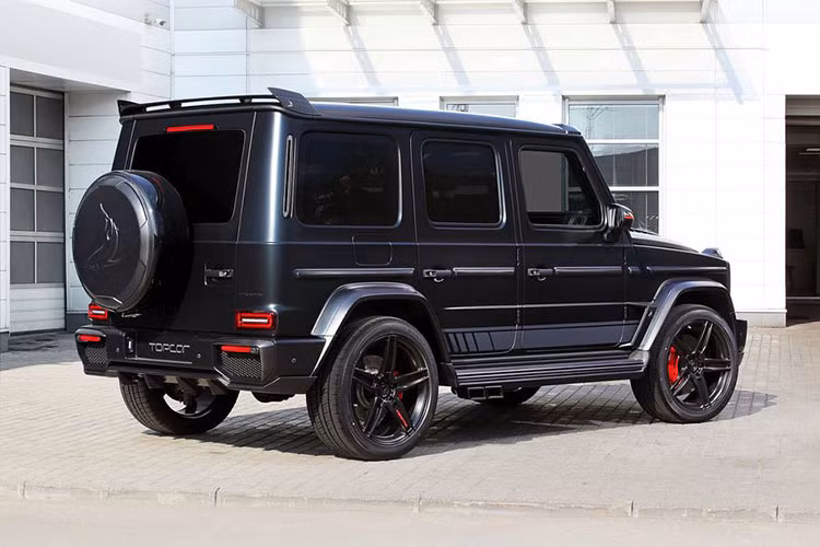 Dường như TopCar không động chạm gì tới hệ truyền động của G63, vì vậy, chiếc SUV vẫn sử dụng động cơ tăng áp kép V8 4.0 lít sản sinh công suất 577 mã lực và mô-men xoắn cực đại 849Nm.