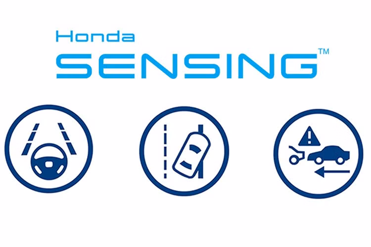 Rất có thể, gói an toàn Honda SENSING cũng được bổ xung cho Honda CR-V lắp ráp tại Việt Nam, với các tính năng cao cấp như: Đèn pha tự động điều chỉnh chùm sáng cao, hệ thống cảnh báo chệch làn đường và hỗ trợ giữ làn đường, cảnh báo va chạm phía trước, chức năng hỗ trợ phanh khẩn cấp, hệ thống kiểm soát hành trình thích ứng... 