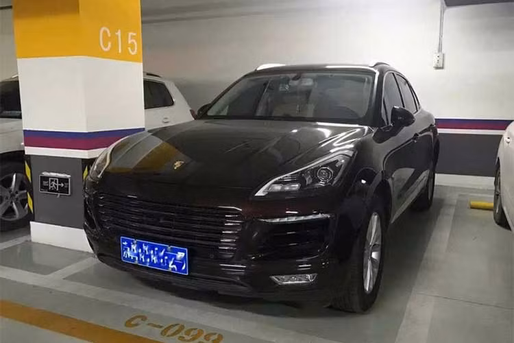 Một cô gái tại Trung Quốc vừa chia tay người yêu chỉ vì đi siêu xe Porsche Cayenne nhái. Trang ET Today cho biết, cặp đôi đã có khoảng thời mặn nồng chỉ sau hai tuần quen biết. Sau khi đăng ảnh chụp chiếc xe của bạn trai, người bạn của cô gái đã nhận ra đây chính là chiếc Zotye.