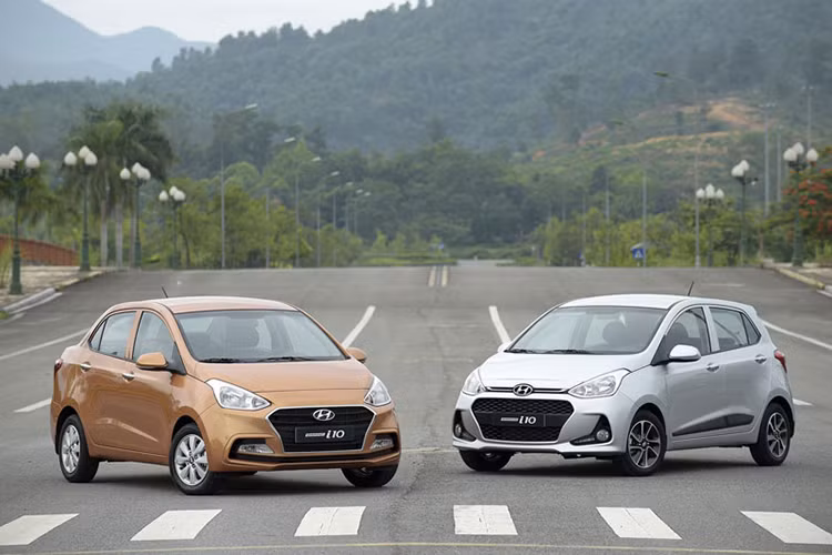 Đứng vị trí thứ 6 là Hyundai Grand i10 với 1.076 xe, tụt xuống 1 bậc so với tháng trước và bị VinFast Fadil cướp mất ngôi vương trong phân khúc xe hạng A. Tuy nhiên, Grand i10 lại có mức tăng trưởng 136% so với tháng trước và đây cũng là mẫu xe bán chạy thứ 2 của Hyundai trong tháng 5/2020.
