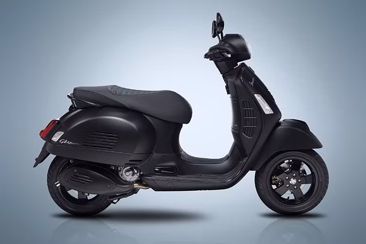 Mức giá cho bộ ba mẫu xe ga Vespa Sprint Notte 125cc, GTS Notte 150cc và 300cc được công bố chính hãng tại thị trường Việt Nam từ; 78,5 triệu, 115 triệu và 129 triệu đồng - tương ưangs với từng sản phẩm.