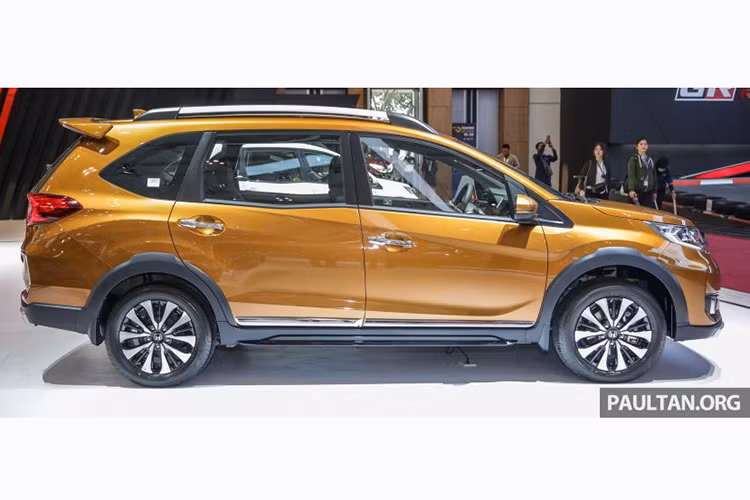 Theo kế hoạch ban đầu, mẫu xe giá rẻ Honda BR-V sẽ về Việt Nam trong năm nay để cạnh tranh với những đối thủ như Mitsubishi Xpander hay Suzuki Ertiga. Tuy nhiên, cách đây không lâu, hãng Honda đã xác nhận thông tin hoãn kế hoạch đưa BR-V về Việt Nam khiến các đại lý phải trả lại tiền cọc cho khách hàng.