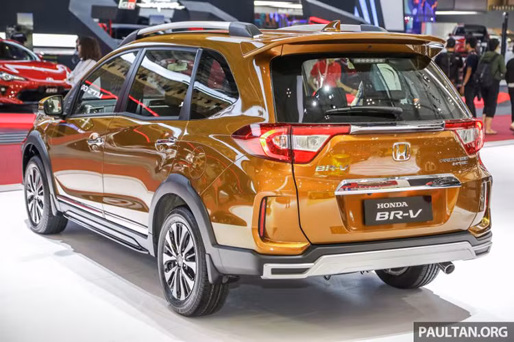 Đáng tiếc là động cơ của Honda BR-V tại Indonesia cũng không có gì thay đổi. Xe tiếp tục dùng động cơ xăng 4 xi-lanh i-VTEC, dung tích 1,5 lít, sản sinh công suất tối đa 120 mã lực và mô-men xoắn cực đại 145 Nm. Sức mạnh được truyền tới cầu trước thông qua hộp số CVT hoặc sàn 6 cấp.