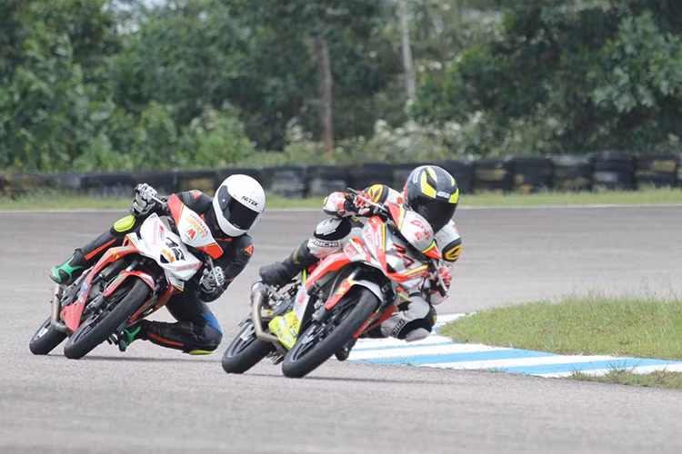 Giai dua moto chau A dau tien cua 2 tay dua Viet-Hinh-2