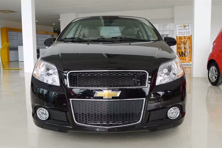 Dòng sedan hạng B của Chevrolet là Aveo chính thức ra mắt tại Việt Nam vào tháng 09/2013 với 2 phiên bản. Hiện cả 2 phiên bản mới của mẫu xe này cũng được giảm từ 50 đến 60 triệu đồng so với giá cũ.