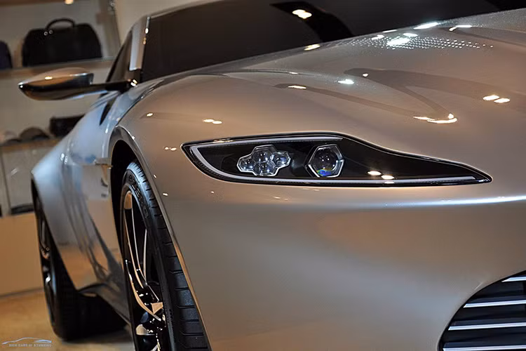 Aston Martin thực sự dành một tình cảm cực kì ưu ái cho bộ phim mới về siêu điệp viên James Bond sắp được ra mắt có tên Spectre.